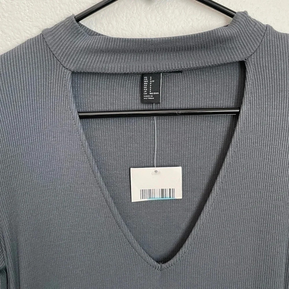 Forever 21 Ribbed V-Neck Cut-Out
Lightweight Sweater Dress Women’s size Small - Picture 9 of 11